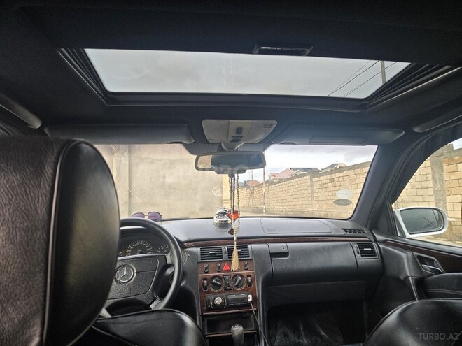Mercedes E 280 1996, 280,000 km - 2.8 l - Bakı