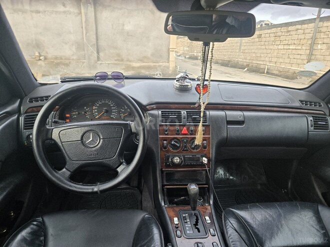 Mercedes E 280 1996, 280,000 km - 2.8 l - Bakı