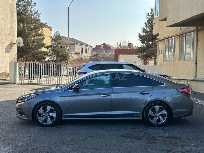 Hyundai Sonata-4