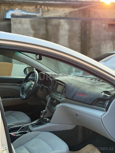 Hyundai Elantra 2018, 111,187 km - 2.0 l - Bakı