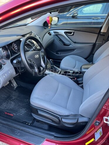 Hyundai Elantra-9