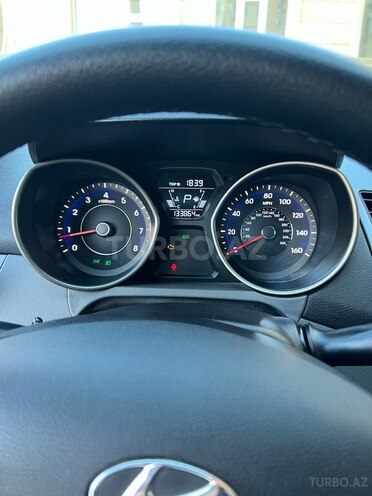 Hyundai Elantra-10