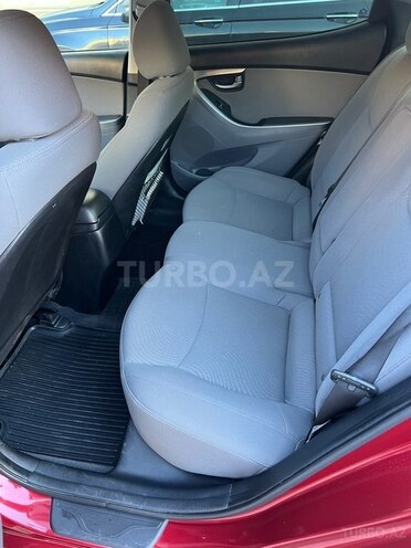 Hyundai Elantra-11
