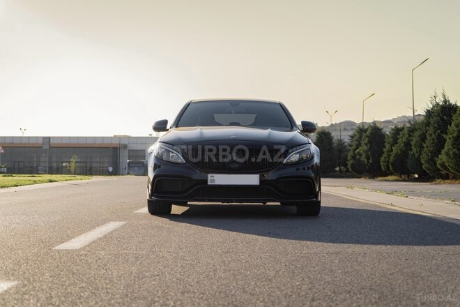 Mercedes C 63 AMG-1