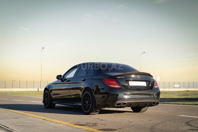 Mercedes C 63 AMG-2