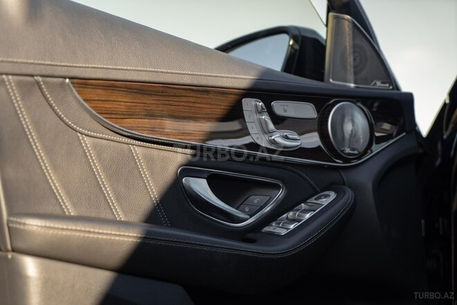 Mercedes C 63 AMG-8