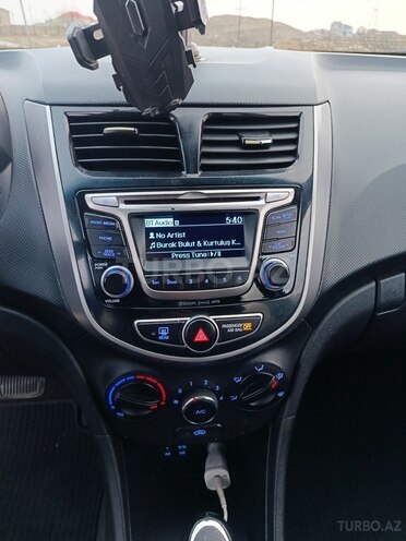 Hyundai Accent 2015, 200,000 km - 1.6 l - Bakı