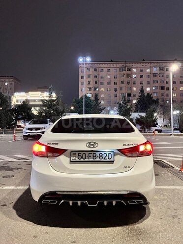 Hyundai Elantra-2