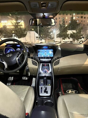 Hyundai Elantra-3
