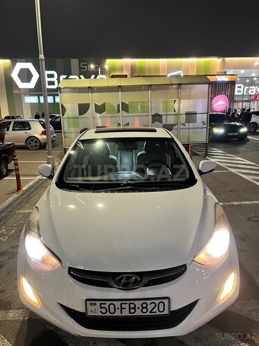 Hyundai Elantra-4