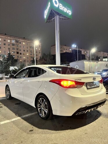 Hyundai Elantra-8