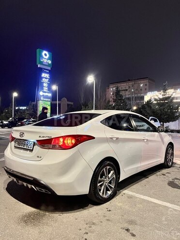 Hyundai Elantra-7