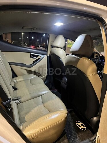 Hyundai Elantra-9