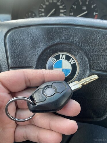 BMW 528 1996, 318,000 km - 2.8 л - Bakı