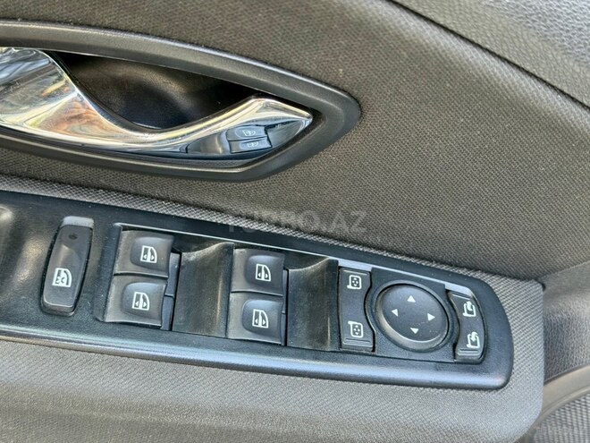 Renault Megane-13
