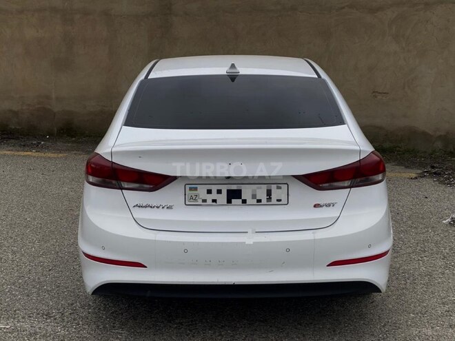 Hyundai Elantra 2015, 220,000 km - 1.6 l - Bakı