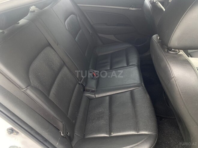 Hyundai Elantra 2015, 220,000 km - 1.6 l - Bakı