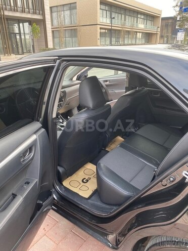 Toyota Corolla 2018, 100,000 km - 1.6 l - Bakı