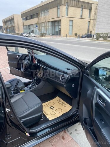 Toyota Corolla 2018, 100,000 km - 1.6 l - Bakı