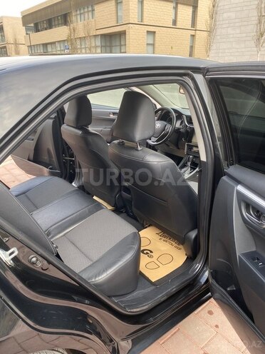 Toyota Corolla 2018, 100,000 km - 1.6 l - Bakı