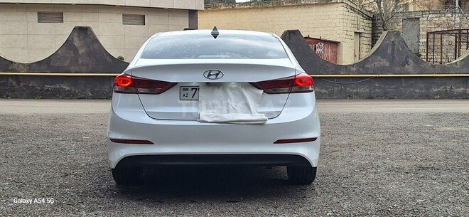 Hyundai Elantra 2017, 141,622 km - 2.0 l - Bakı