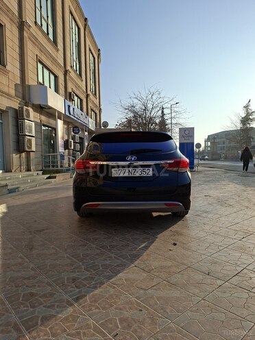 Hyundai i40 2011, 175,000 km - 2.0 l - Salyan