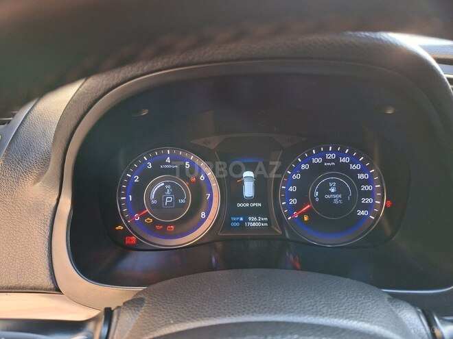 Hyundai i40 2011, 175,000 km - 2.0 l - Salyan