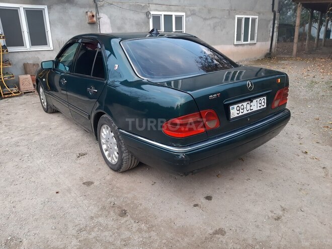Mercedes E 220 1998, 338,000 km - 2.2 l - Astara