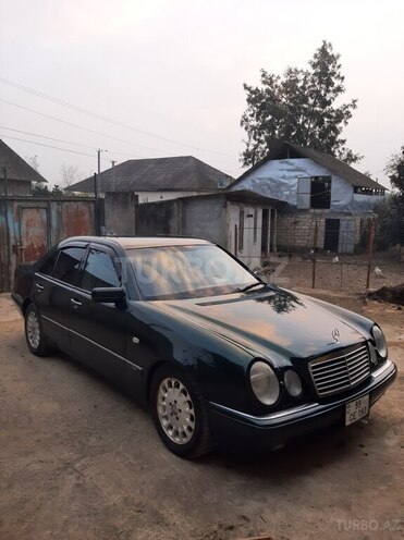 Mercedes E 220 1998, 338,000 km - 2.2 l - Astara
