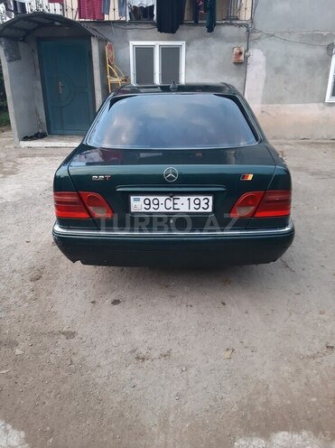 Mercedes E 220 1998, 338,000 km - 2.2 l - Astara