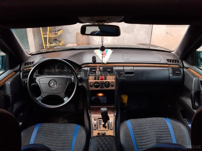 Mercedes E 220 1998, 338,000 km - 2.2 l - Astara
