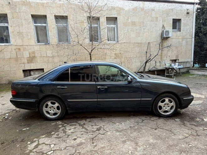 Mercedes E 240 2000, 290,000 km - 2.4 l - Bakı