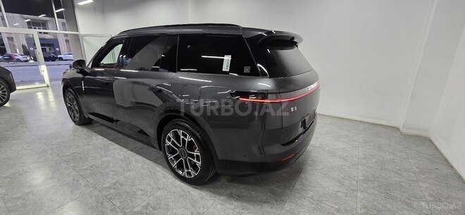 Lynk & Co 900-10