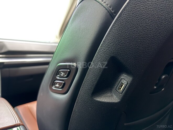 Kia Carnival-19