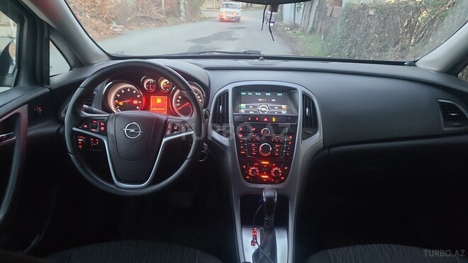Opel Astra 2015, 181,000 km - 1.6 l - Şəki