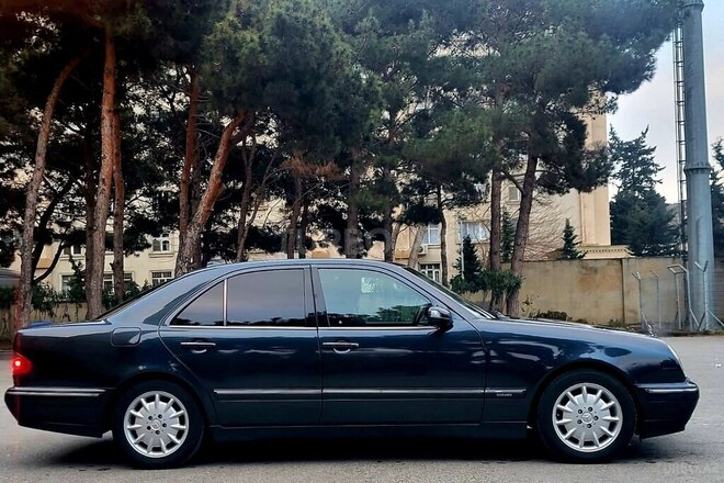 Mercedes E 240 1999, 331,000 km - 2.4 л - Bakı