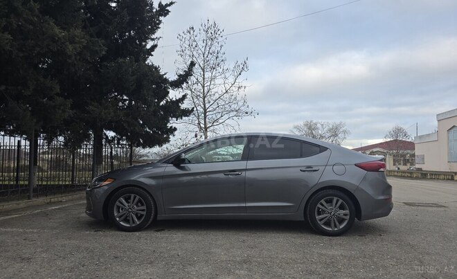 Hyundai Elantra-6