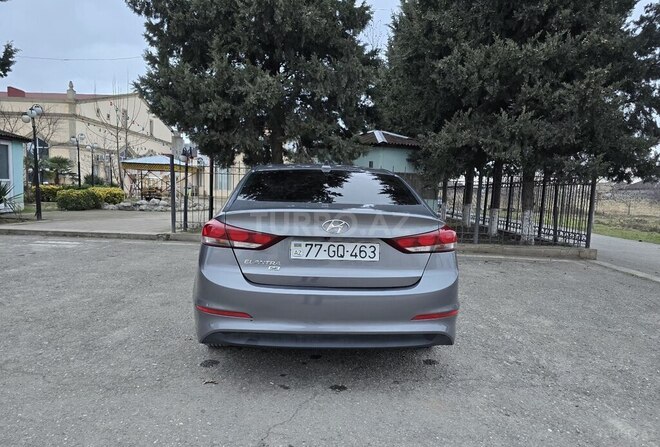 Hyundai Elantra-3