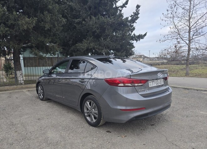 Hyundai Elantra-7