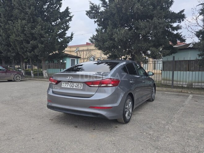 Hyundai Elantra-8