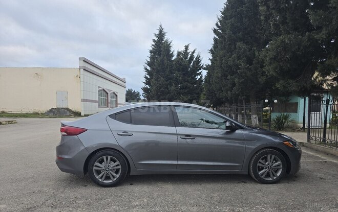 Hyundai Elantra-5