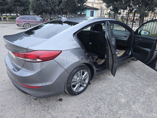 Hyundai Elantra-9