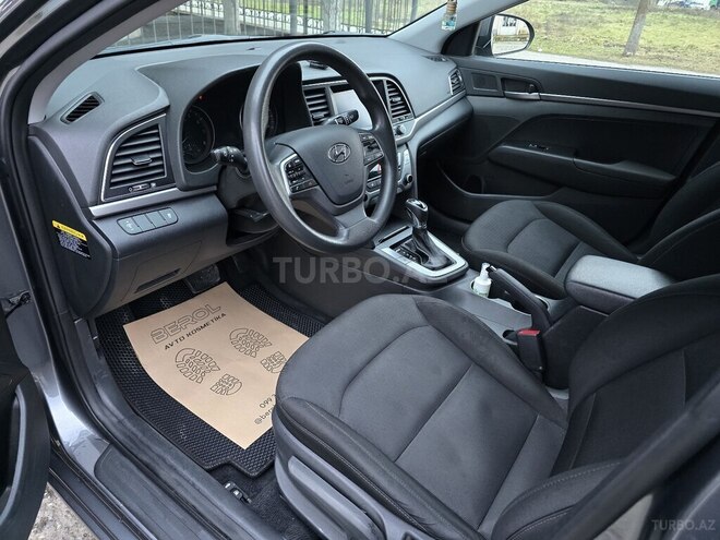 Hyundai Elantra-13