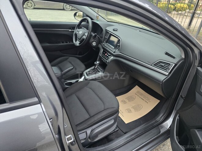 Hyundai Elantra-12