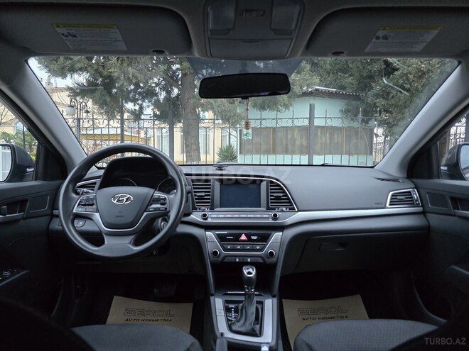 Hyundai Elantra-14