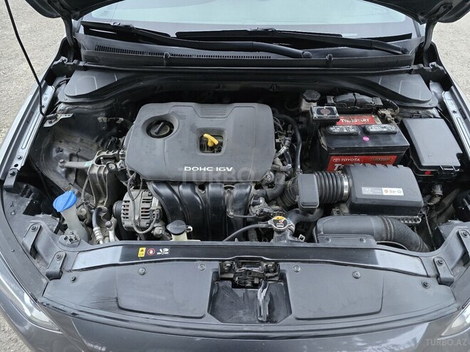 Hyundai Elantra-18