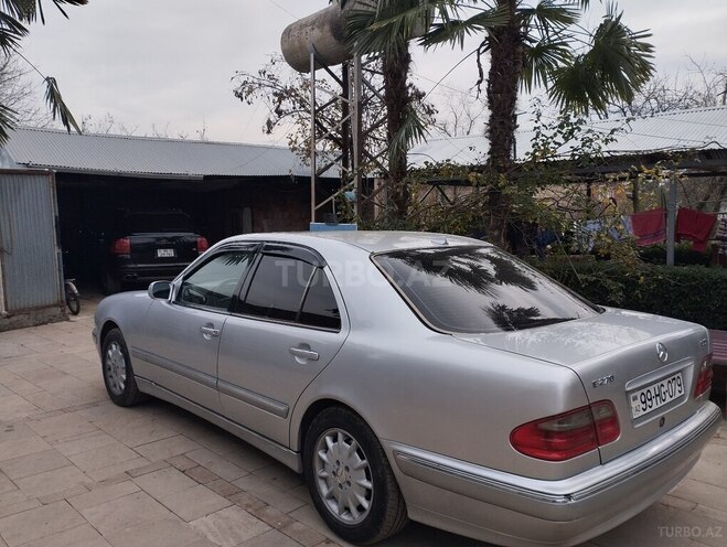 Mercedes E 270 2001, 445,212 km - 2.7 l - Masallı