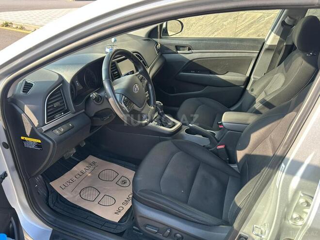 Hyundai Elantra-19