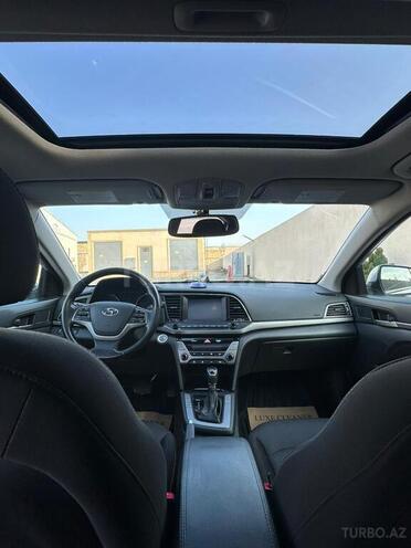 Hyundai Elantra-18