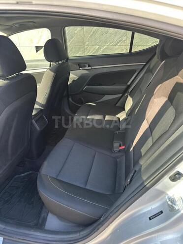 Hyundai Elantra-14